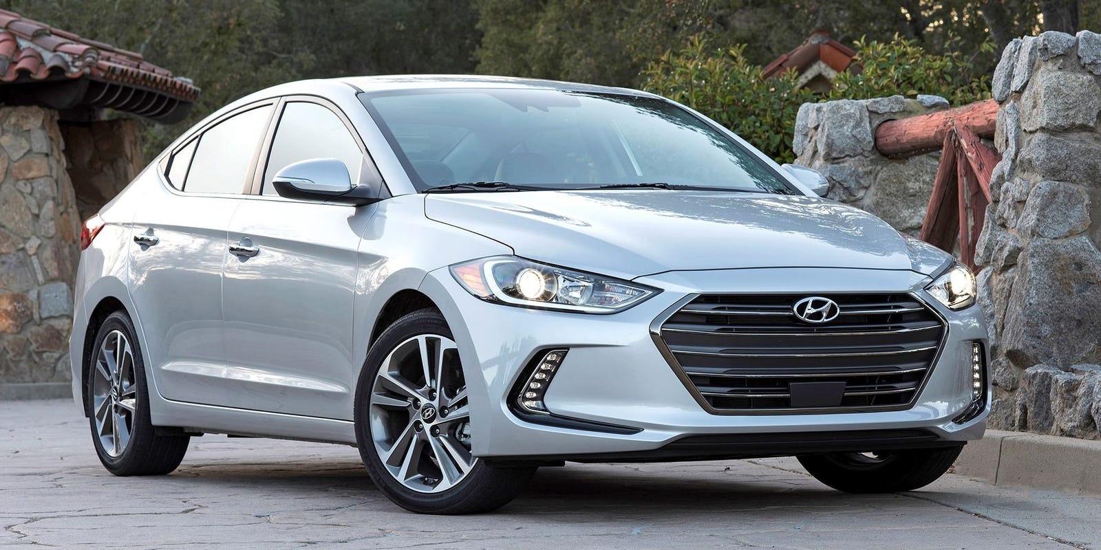 Occasion beaucage blogue voitures usagées étudiants hyundai elantra 2017