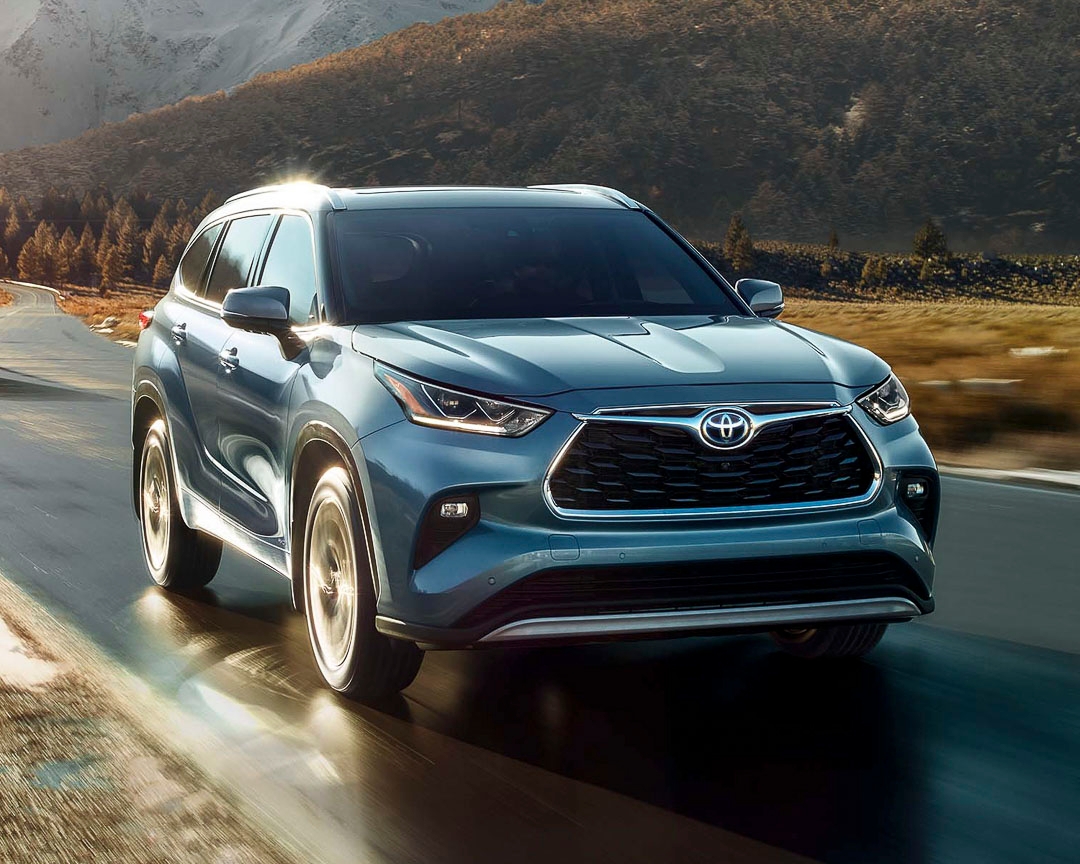 2022 Toyota Highlander driving in the mountains, a reliable and spacious midsize SUV for families.