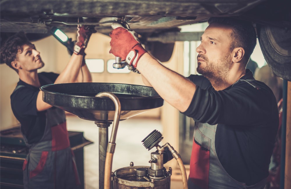 Le changement d’huile du moteur : qu’est-ce et quand le faire